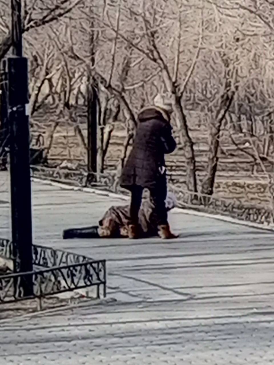 Фото «Пьют, курят и матерятся»: жители Улан-Удэ возмущены обилием пьяных в парках и скверах