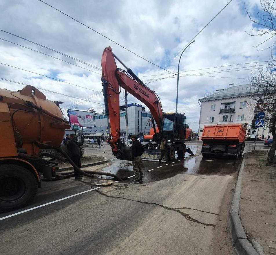 Фото В Улан-Удэ устраняют очередную коммунальную аварию