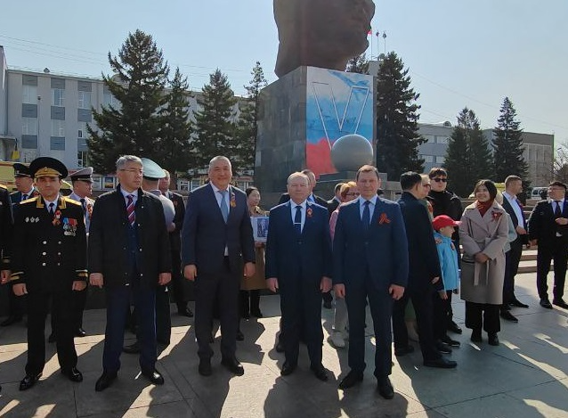 Фото Поздравление председателя Народного Хурала Бурятии В.А. Павлова с Днем Победы