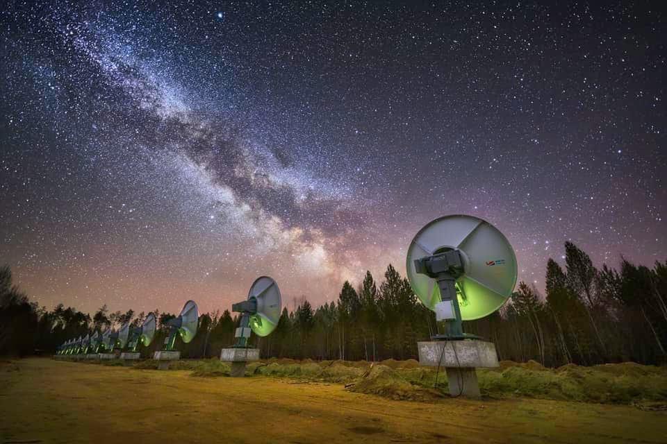 Фото Фотограф снял звездное небо над обсерваторией в Тункинской долине
