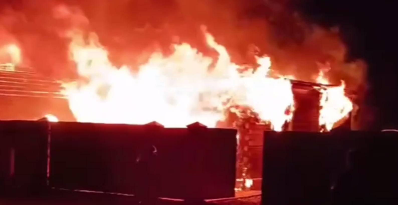 Фото В районе Бурятии пять человек спаслись из горящего дома