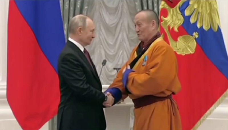 Фото Глава Буддистов России вылетел из Бурятии в Москву на встречу с Президентом