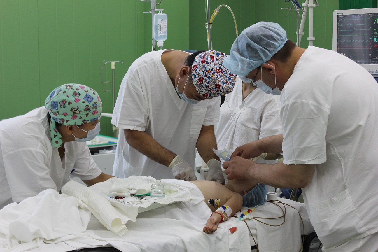 Фото Врачи Бурятии впервые провели сложную операцию ребенку с пороком сердца