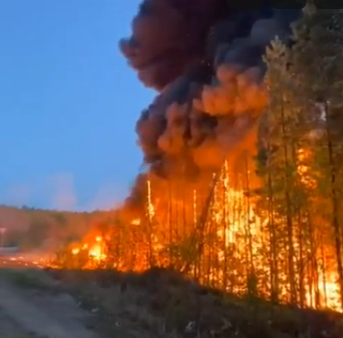 Фото По пути в Бурятию топливозаправщик стал причиной крупного пожара в Бодайбо
