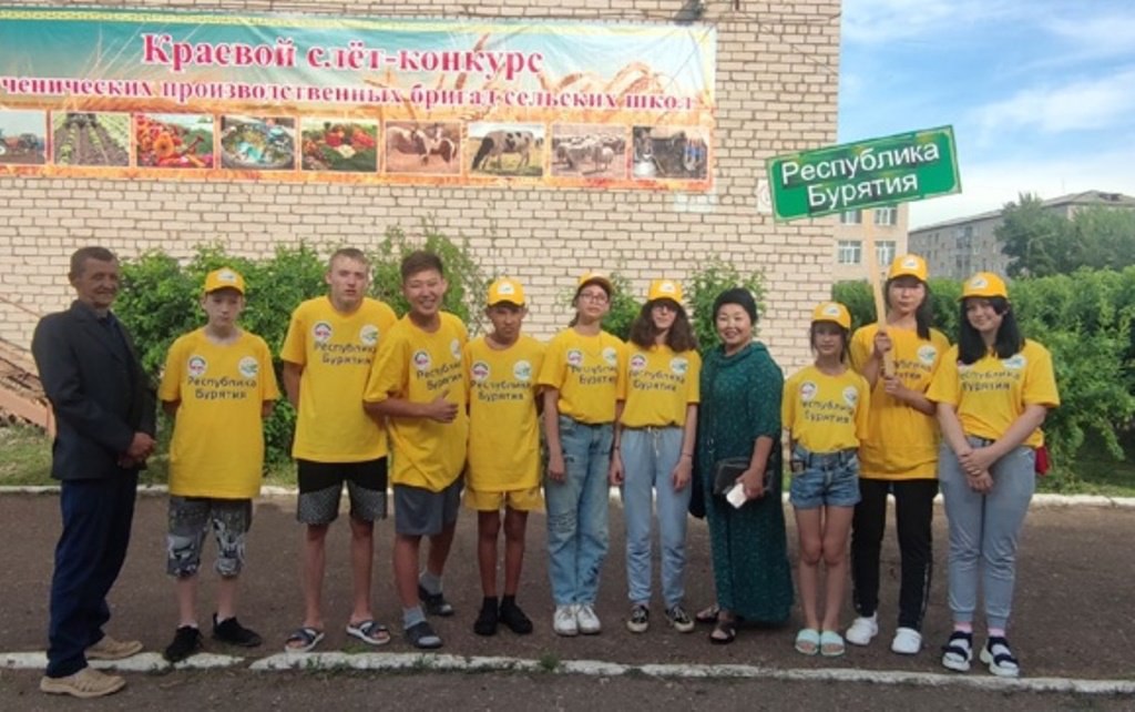 Фото Студент из Бурятии соревнуется за звание лучшего пахаря в Забайкальском крае