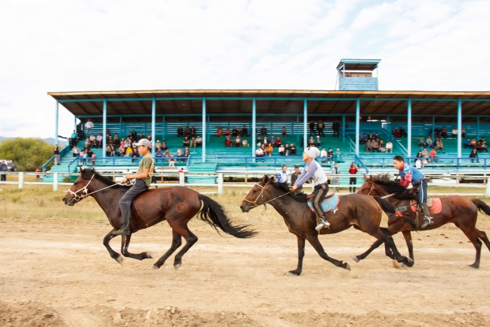 Фото В Бурятии в местности Янгажин Дацан пройдет турнир по конным скачкам