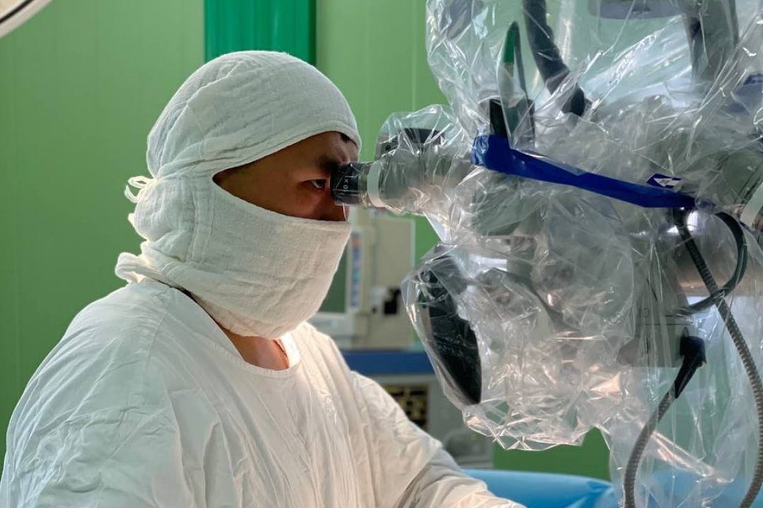 Фото В Улан-Удэ хирурги спасли упавшего с шестиметровой высоты человека