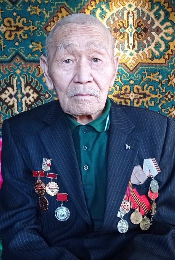 Фото Заслуженный механизатор сельского хозяйства Бурятской АССР отмечает 90-летие