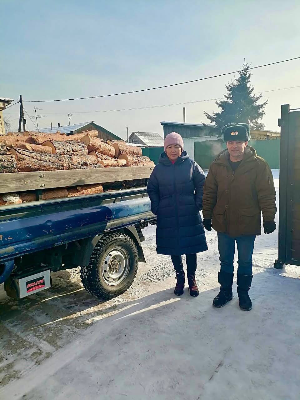 Фото В районе Бурятии лесники помогли с дровами семьям бойцов СВО