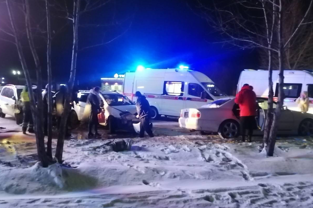 Фото В Улан-Удэ женщина за рулем спровоцировала тройное ДТП с пострадавшими