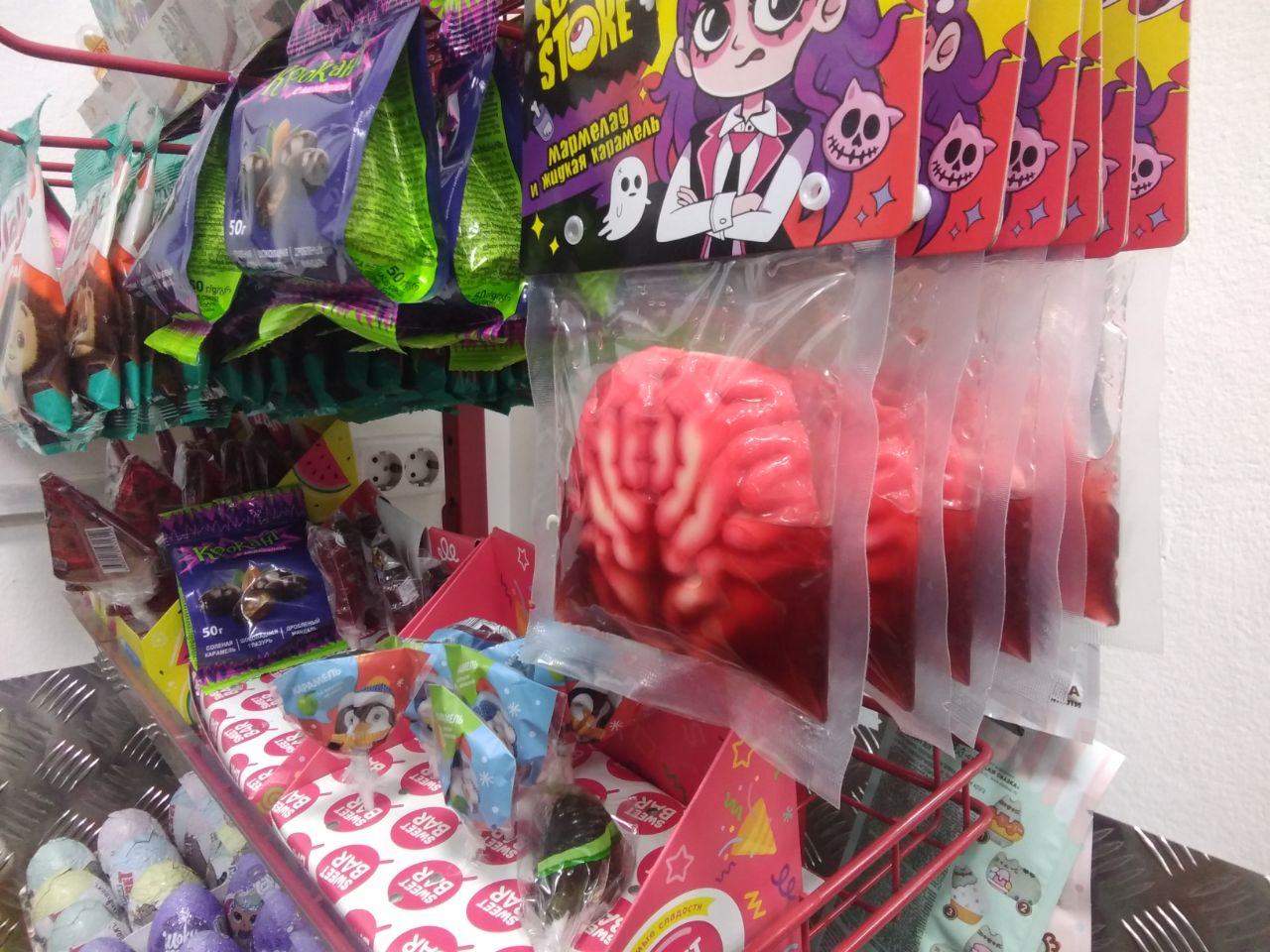 Фото «Приучаете к каннибализму?»: мармеладки в виде окровавленных мозгов взбунтовали жителей Бурятии