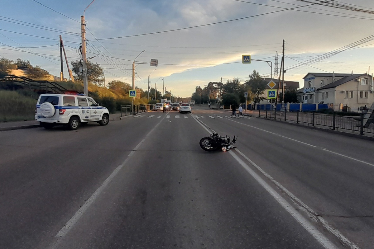 Фото В Улан-Удэ водитель мопеда сбил женщину на пешеходном переходе