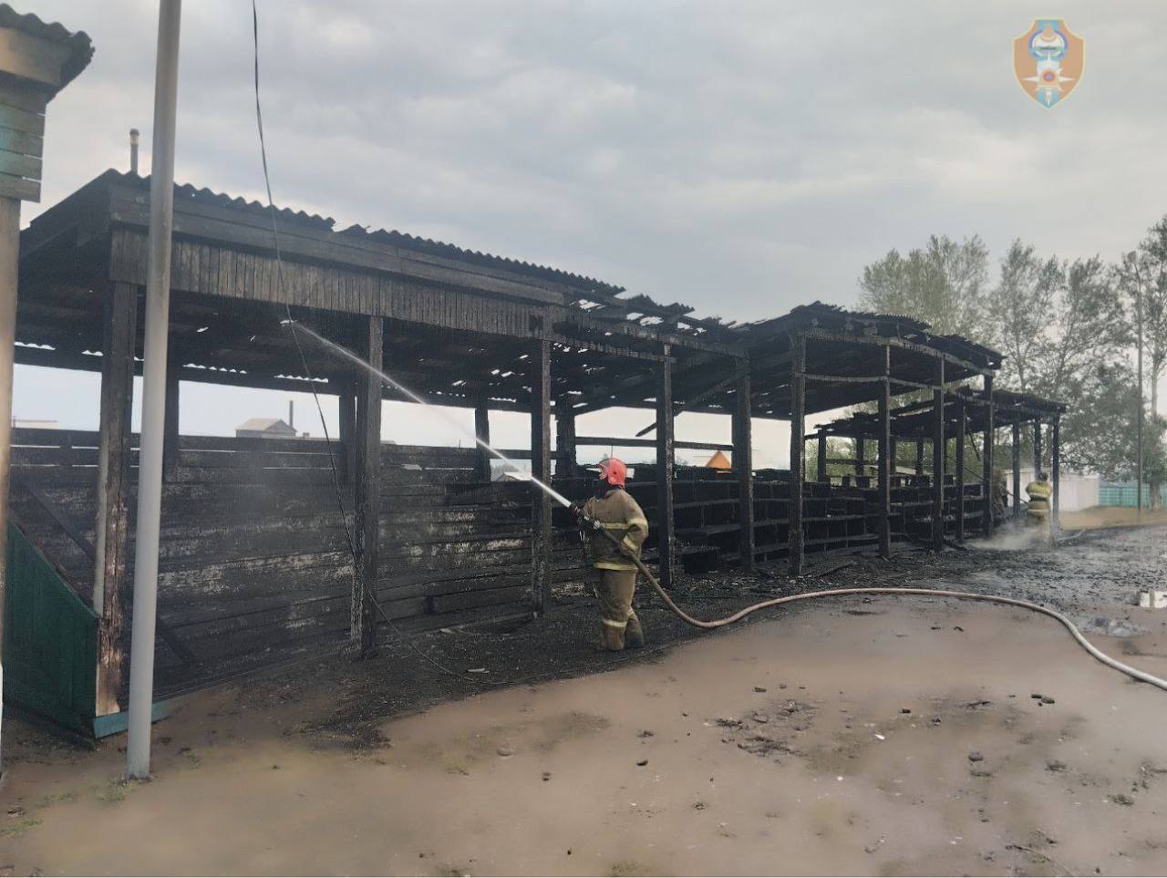 Фото Трибуны полностью сгорели на стадионе в районе Бурятии 
