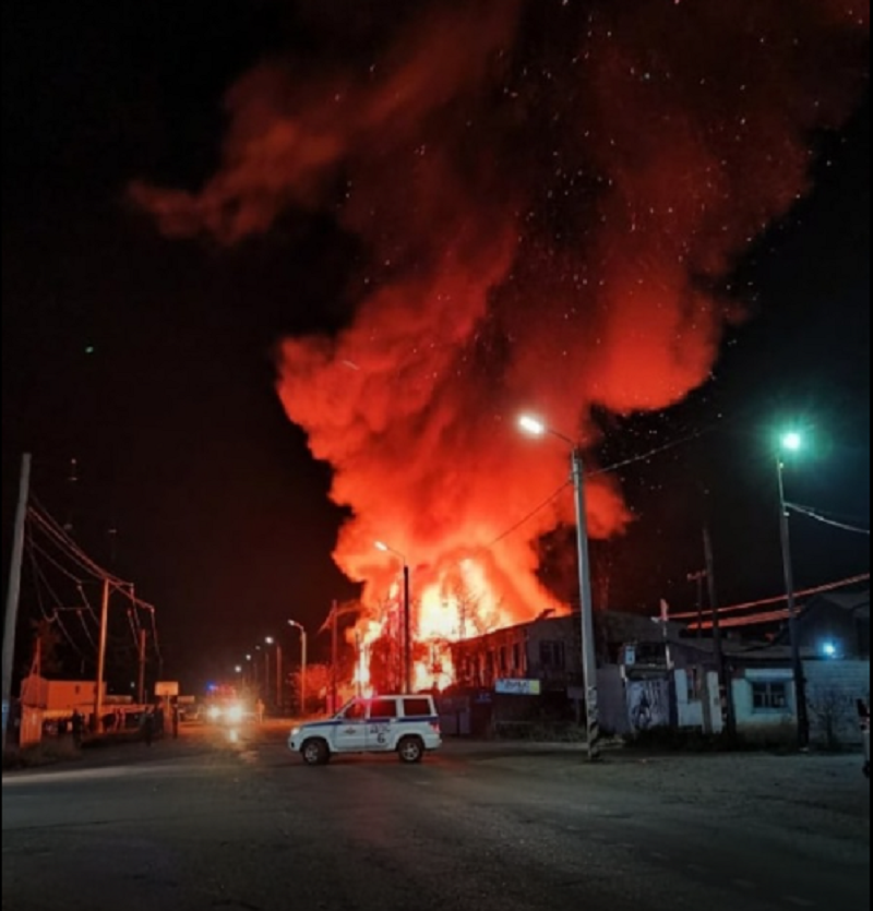 Фото На севере Бурятии подожгли несколько зданий