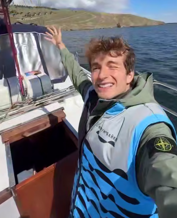 Фото Итальянский пианист окунулся в Байкал 