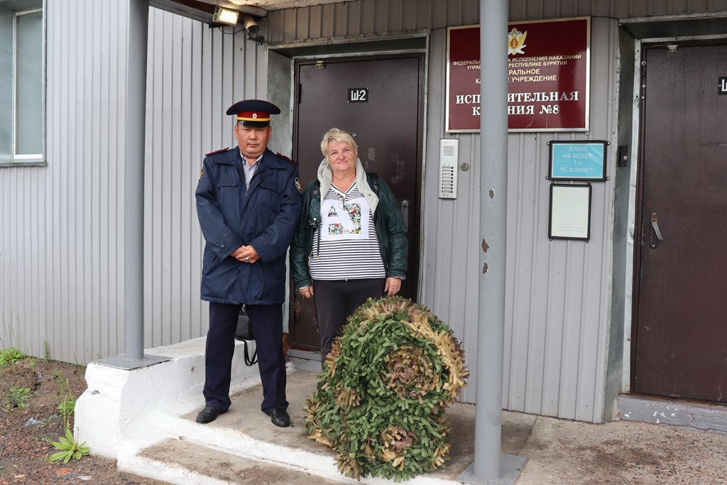 Фото В Бурятии осужденные исправительной колонии № 8 сплели маскировочные сети