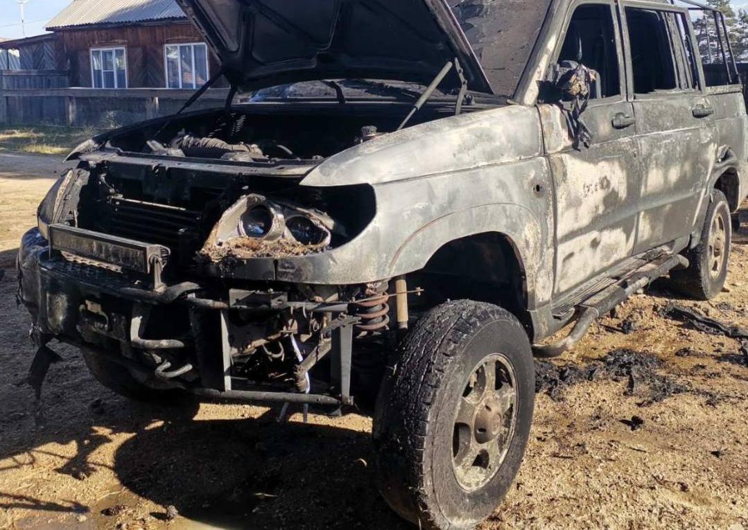 Фото Житель Бурятии пострадал при попытке потушить горящий автомобиль родственника