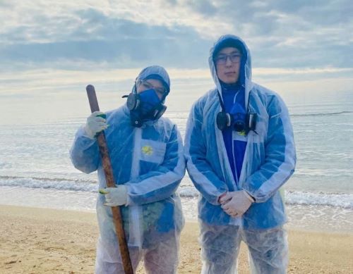 Фото Молодежь из Бурятии работает на ликвидации экологической катастрофы в Черном море