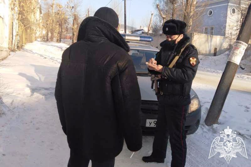 Фото В Улан-Удэ должник в розыске попался на улице