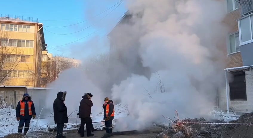 Фото Все коммунальные службы Улан-Удэ задействовали в устранении аварии с горячей водой