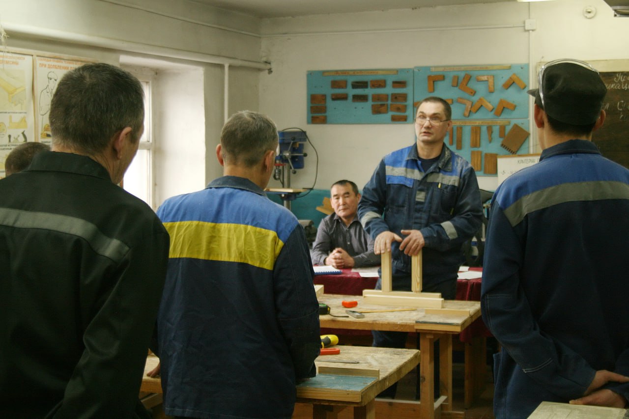 Фото В Бурятии осужденные выучились на станочников деревообрабатывающих станков