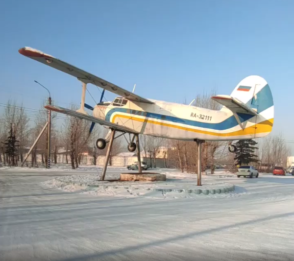 Фото В Улан-Удэ предложили украсить самолет-памятник граффити 