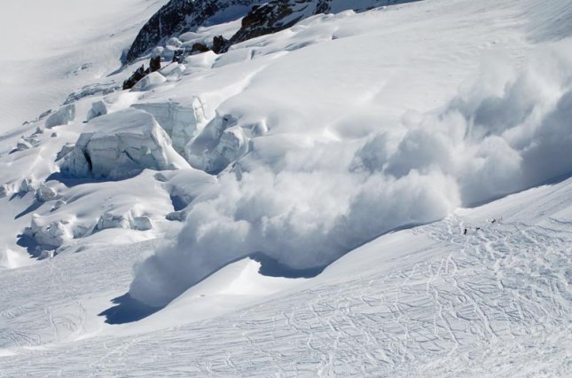 Фото В Бурятии под снежной лавиной погиб работник рудника «Ирокинда»