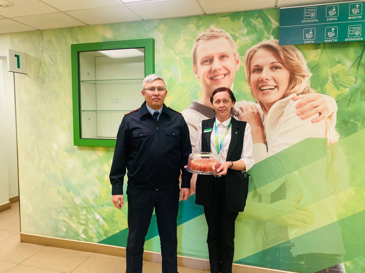 Фото Сотрудница банка в Иволгинском районе Бурятии спасла бабушку от мошенников