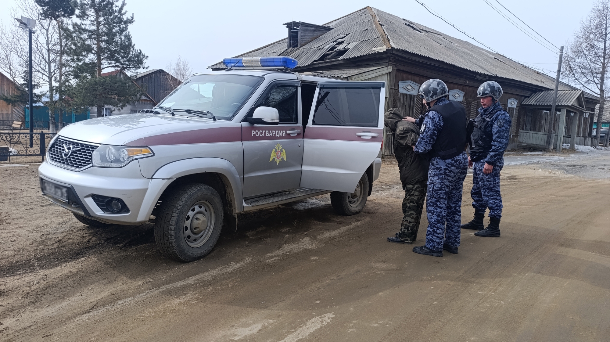 Фото В Баргузине росгвардейцы задержали подозреваемого в краже телефона