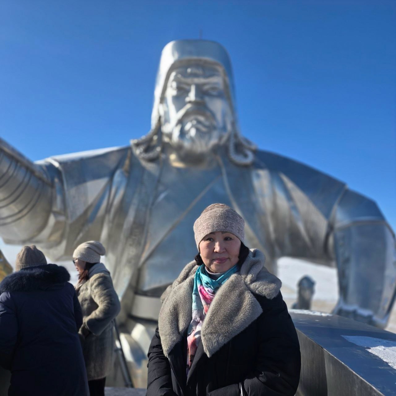 Фото Врач-кардиолог Yлзыто Гунзынов перевел на бурятский стихотворение Елизаветы Бильтриковой