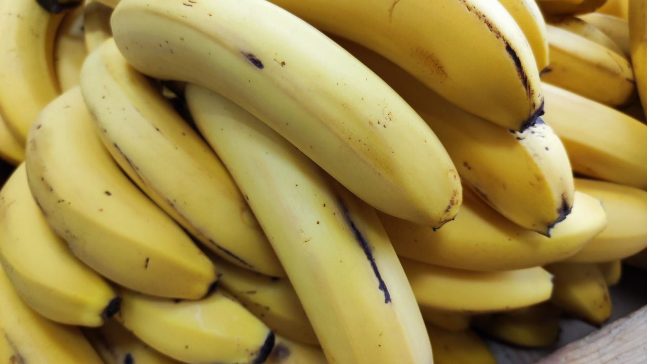 Фото В Бурятии двое мужчин украли со склада несколько коробок с бананами