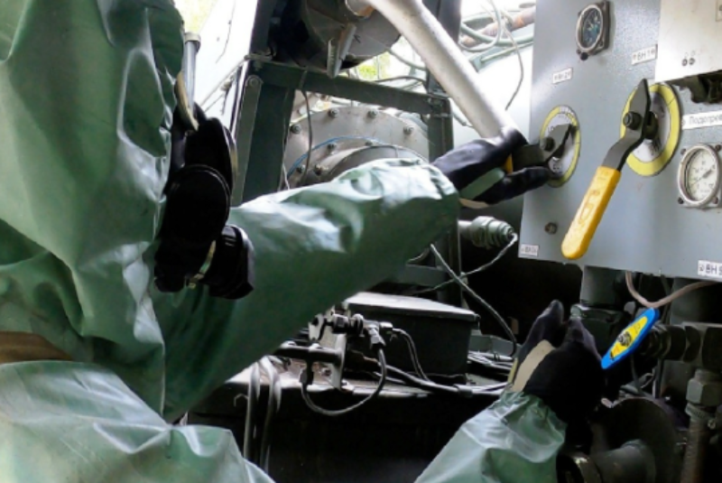 Фото В Бурятии химики-дозиметристы ВВО нейтрализовали отравляющее вещество на «зараженной» местности