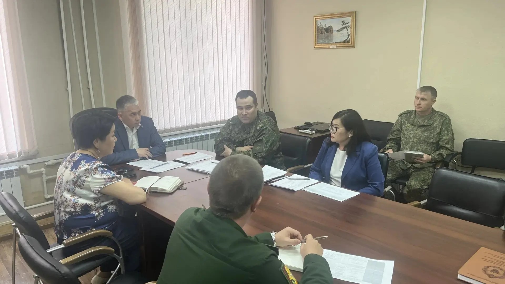 Фото Родителям погибшего военнослужащего вручили медаль «Участнику специальной военной операции» 