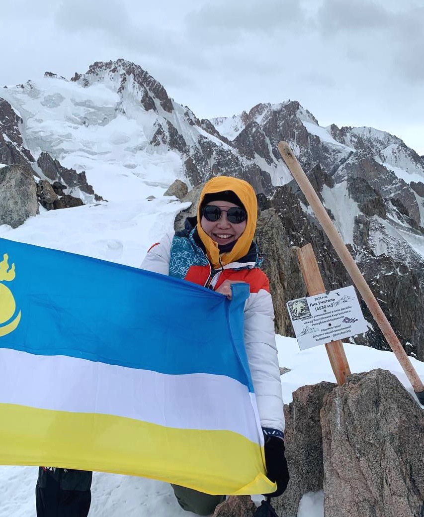 Фото Сотрудница исправительной колонии № 7 из Улан-Удэ покорила пик «Учитель»