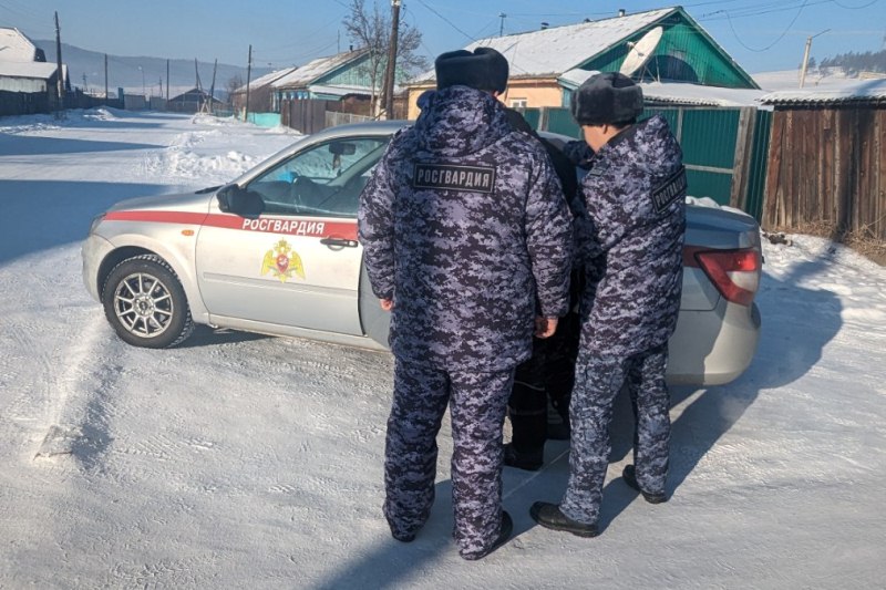 Фото Квартирный вор поживился музыкальной колонкой и алкоголем в районе Бурятии