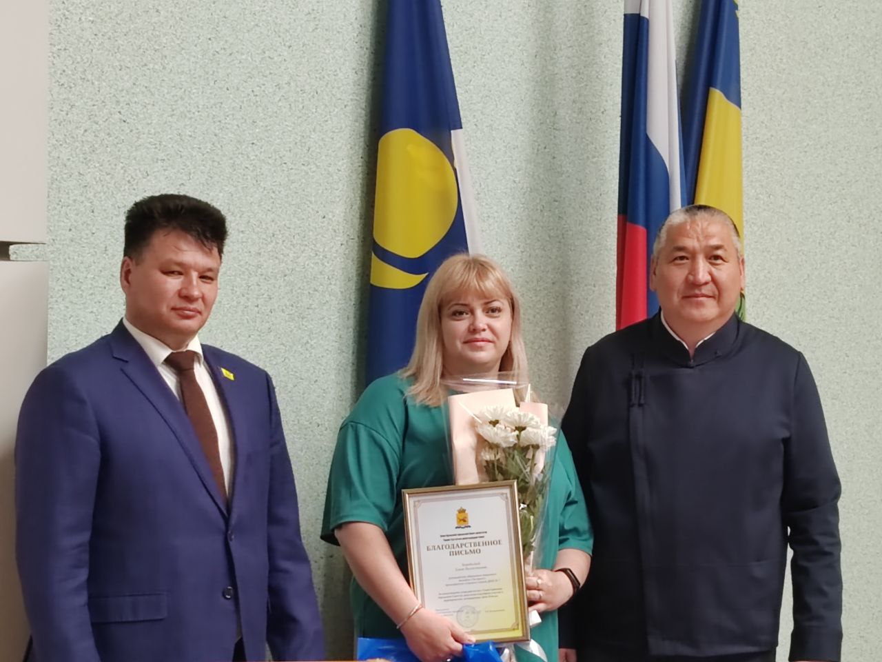 Фото Депутаты Улан-Удэнского горсовета наградили победителей конкурса ко Дню Победы 