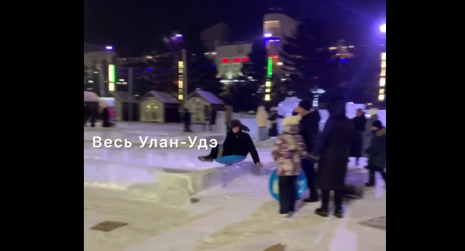 Фото Для детей в Улан-Удэ случайно сделали горку с трамплином