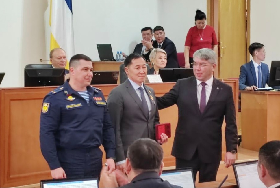 Фото Сессия Народного Хурала началась с благодарности депутатам