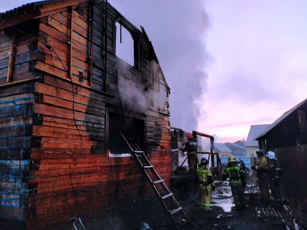 Фото В Улан-Удэ на пожаре пострадала женщина