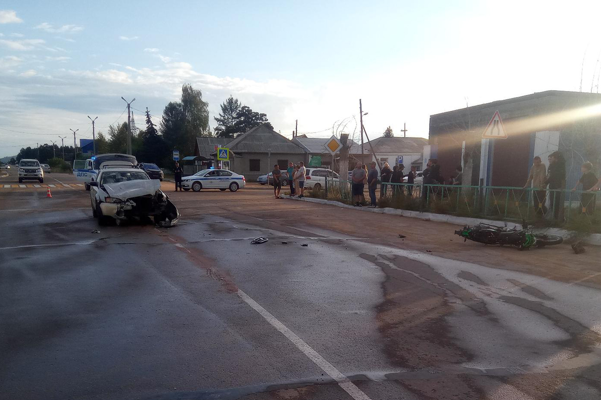 Фото Двое школьников попали в тяжелое ДТП на мотоцикле в селе Бурятии