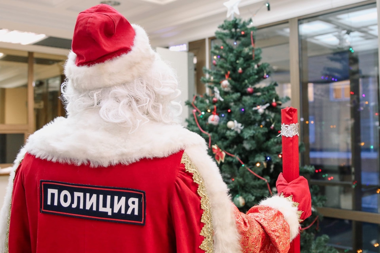 Фото В Бурятии стартовала новогодняя акция МВД «Полицейский Дед Мороз»