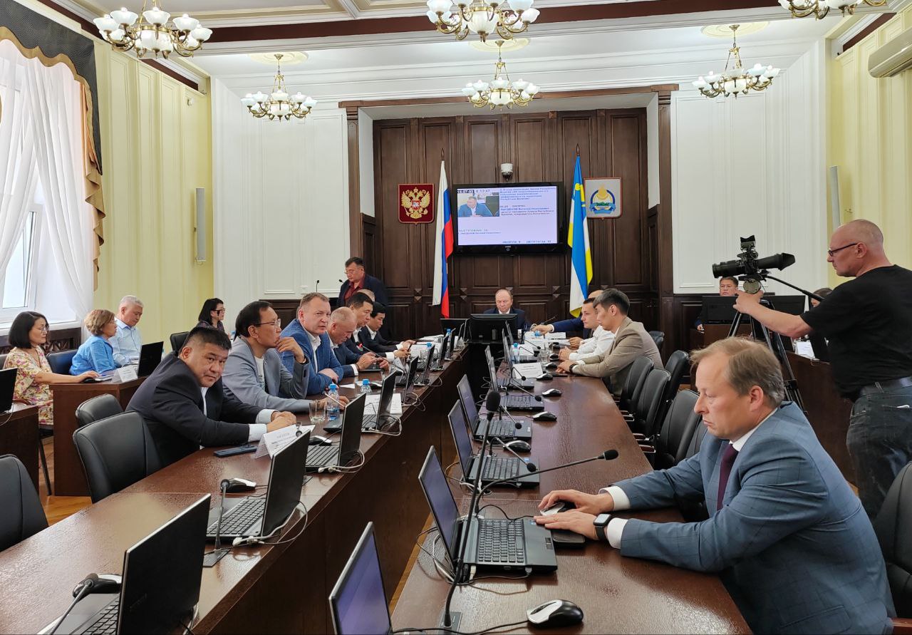 Фото Депутаты Народного Хурала обсудили реализацию закона об энергосбережении