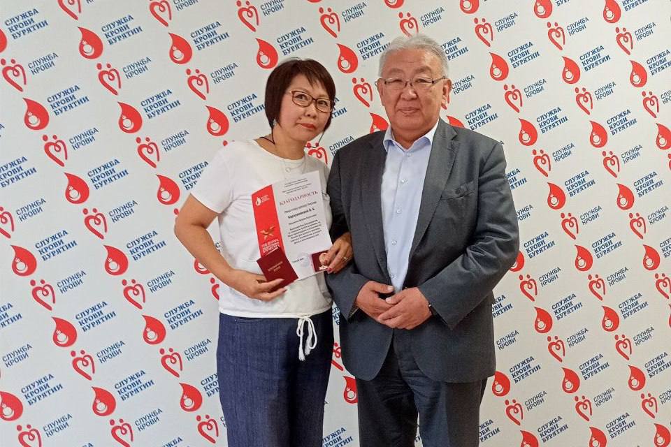 Фото Медсестра из Бурятии стала Почетным донором России