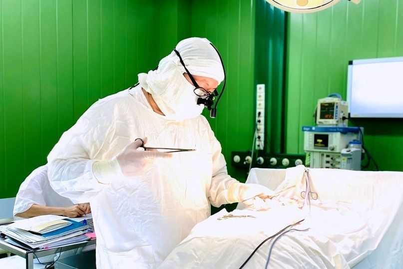 Фото В Улан-Удэ хирурги удалили опухоль с куриное яйцо из шеи пациента