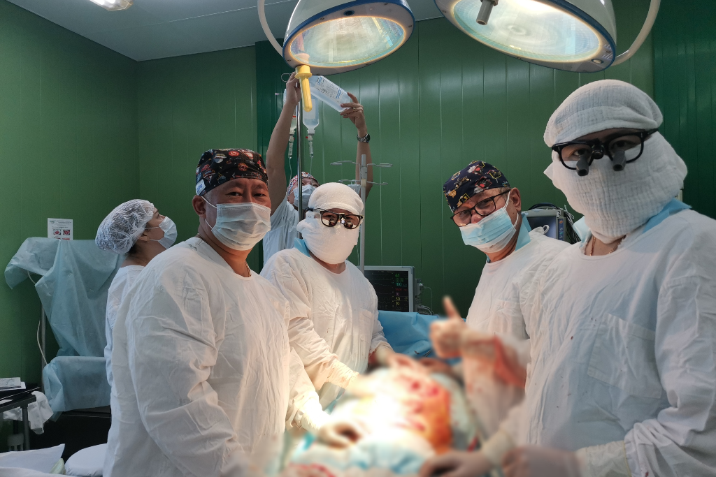 Фото Кардиохирурги и урологи Бурятии провели уникальную одномоментную операцию