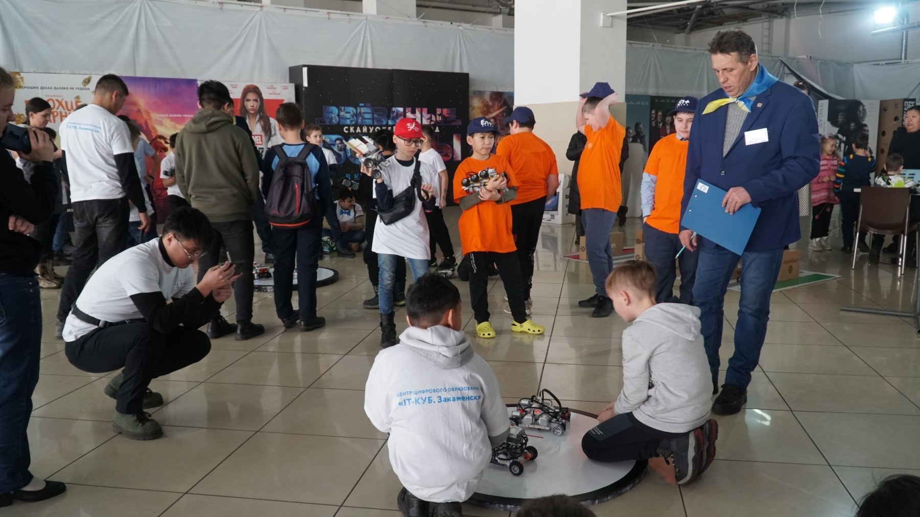 Фото В Улан-Удэ прошел десятый национальный турнир по робототехнике «Булат-2023»
