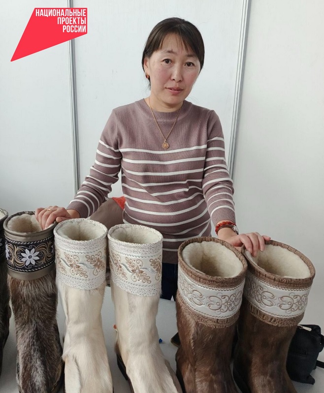Фото Жительница Бурятии открыла мастерскую по пошиву унтов
