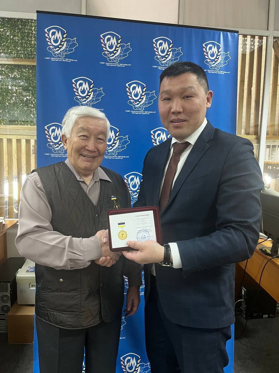 Фото Первого руководителя Еравнинского района Бурятии отметили юбилейной медалью