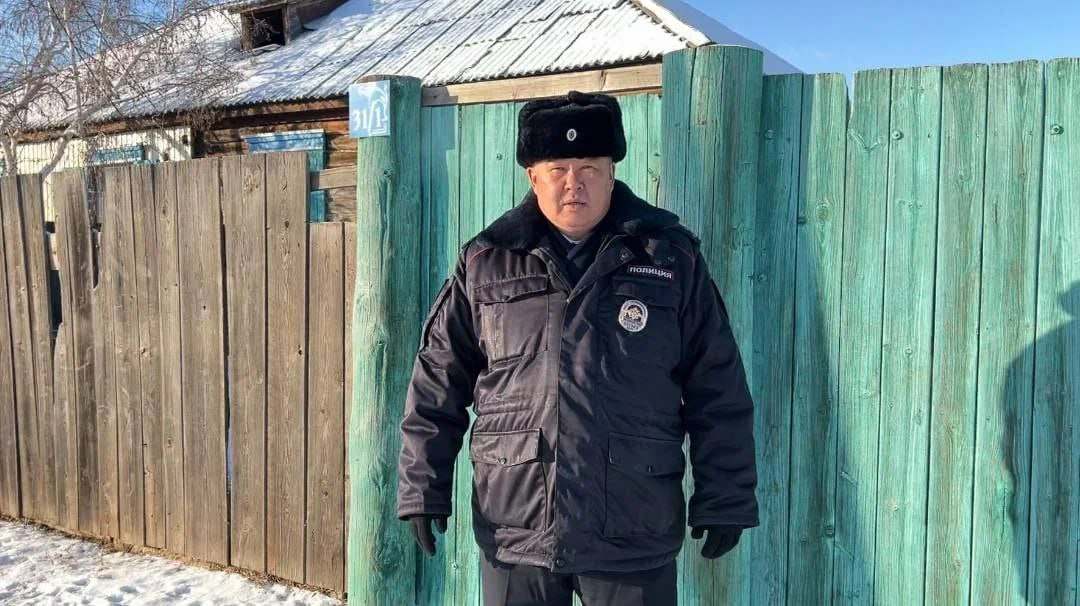 Фото В Бурятии участковый спас супругов, пострадавших от отравления угарным газом