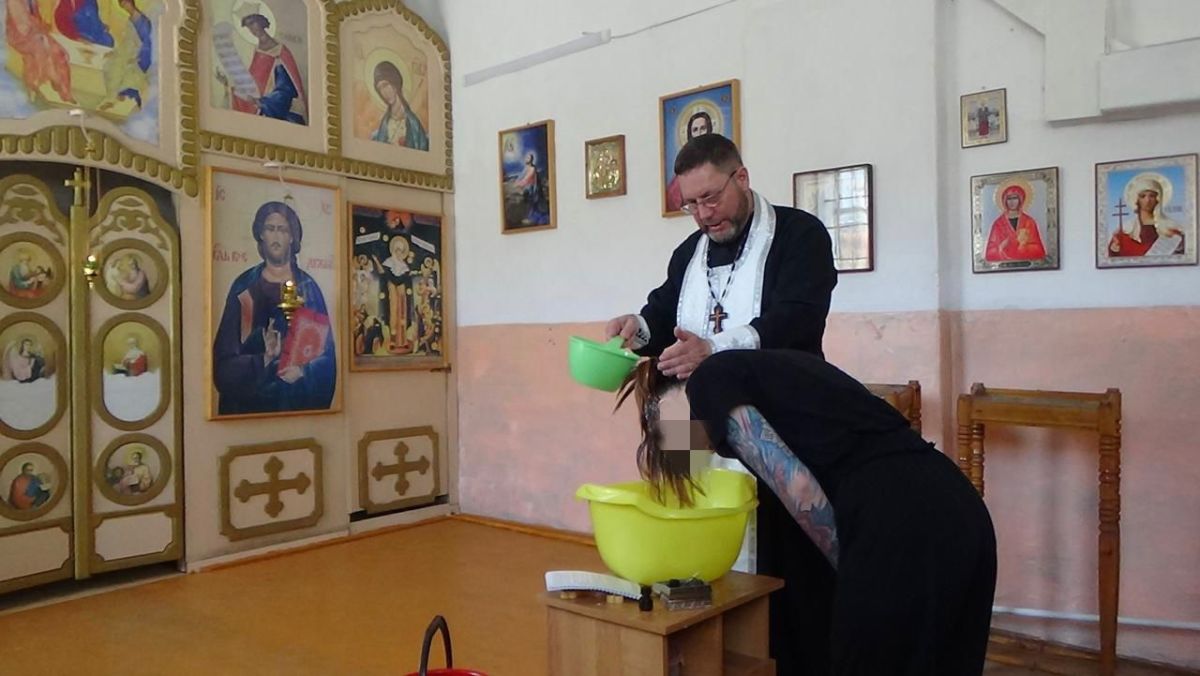 Фото Священник совершил таинство крещения в СИЗО Улан-Удэ